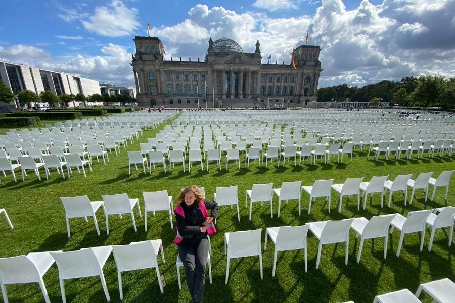13.000 καρέκλες στη γερμανική βουλή για τους 13.000 της Μόριας