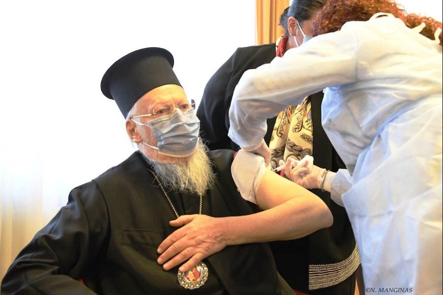 Ο Οικουμενικός Πατριάρχης εμβολιάστηκε κατά του κορονοϊού