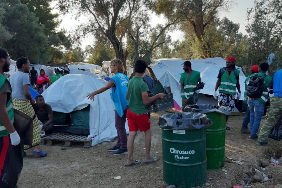 Εθελοντές πρόσφυγες στη Χίο κάνουν τη διαφορά για τις κοινότητές τους