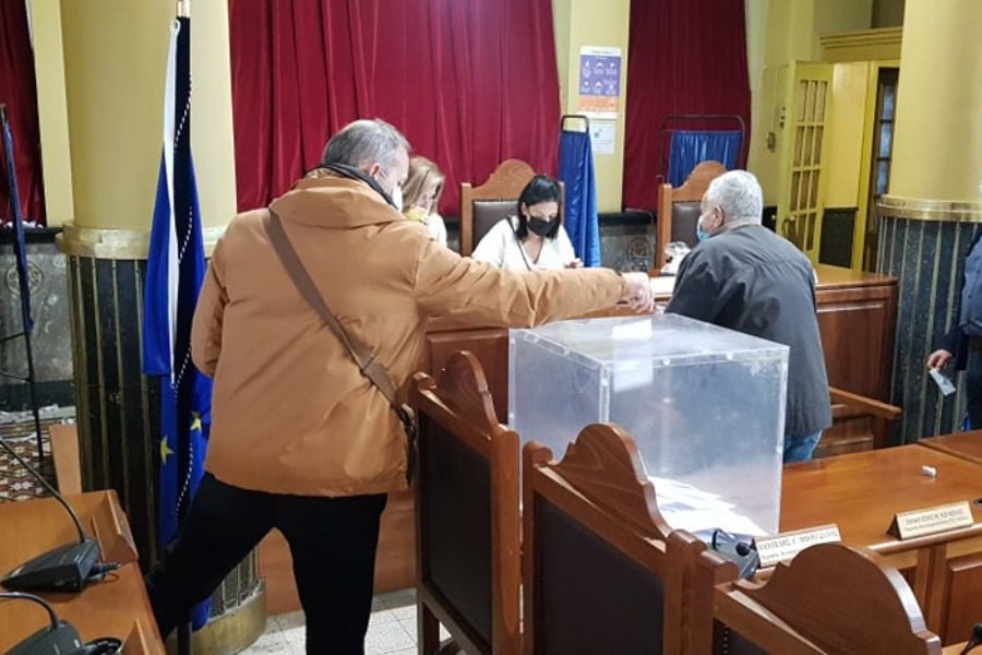 Mεγάλη συμμετοχή στις εκλογές του ΚΙΝΑΛ στη Λέσβο