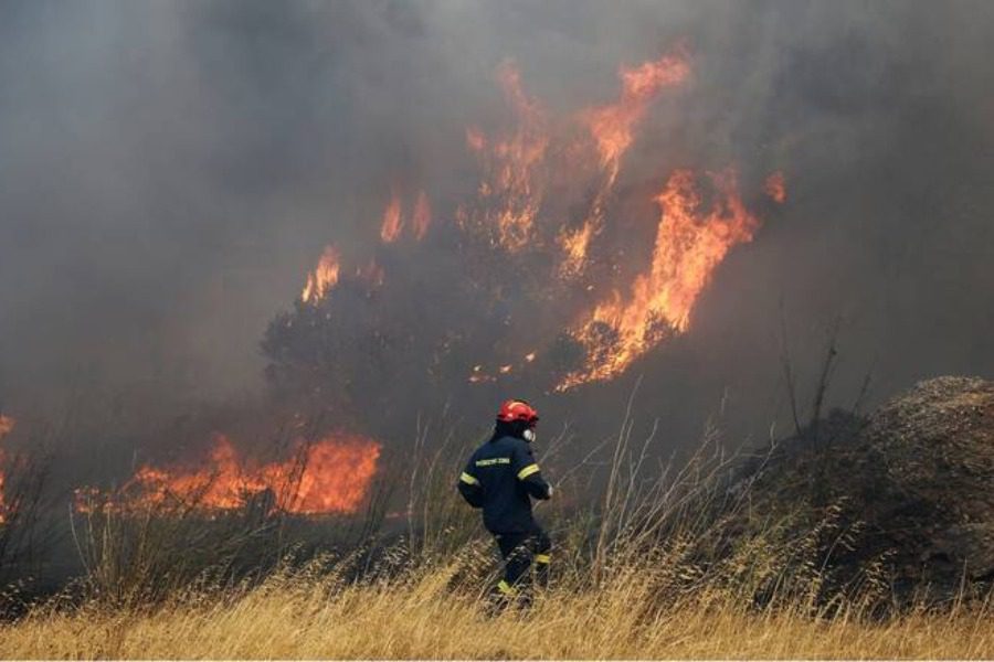 Πάνω από 10 φωτιές σε Αντισσα, Χύδηρα, Ερεσό και Σίγρι!