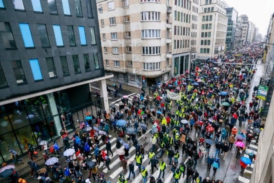 Βρυξέλλες: 70.000 άνθρωποι στους δρόμους για το περιβάλλον