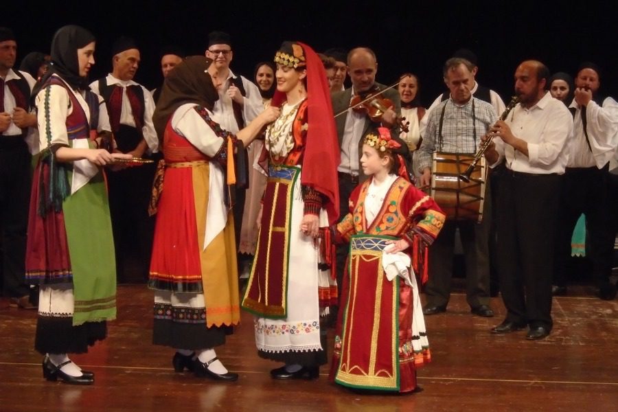 110 χορευτές χειροκροτήθηκαν στο Δημοτικό Θέατρο Μυτιλήνης