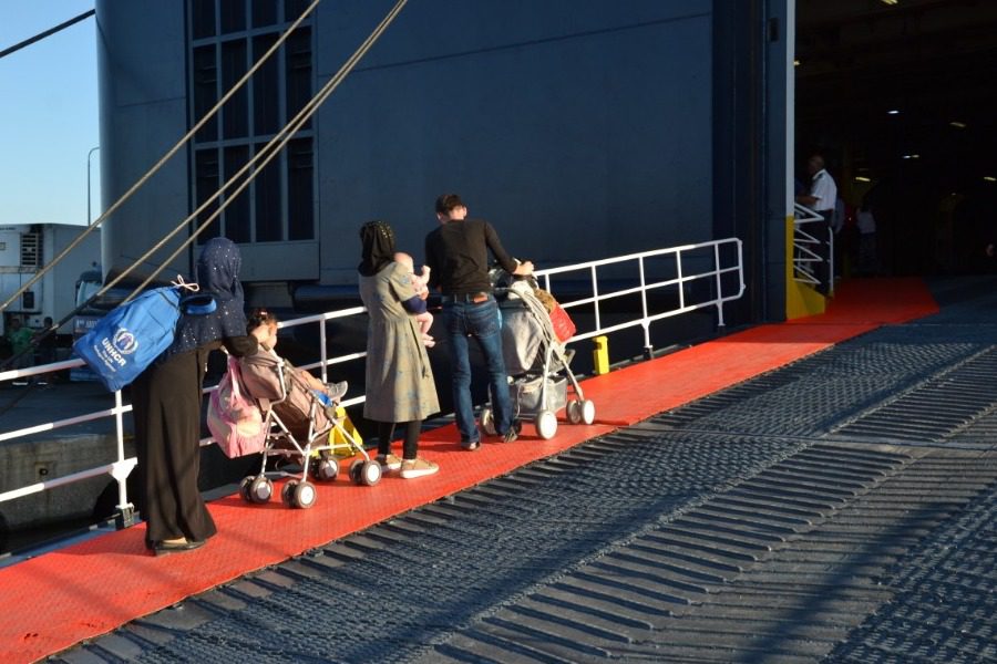 Έφυγαν 156 αιτούντες άσυλο για Πειραιά