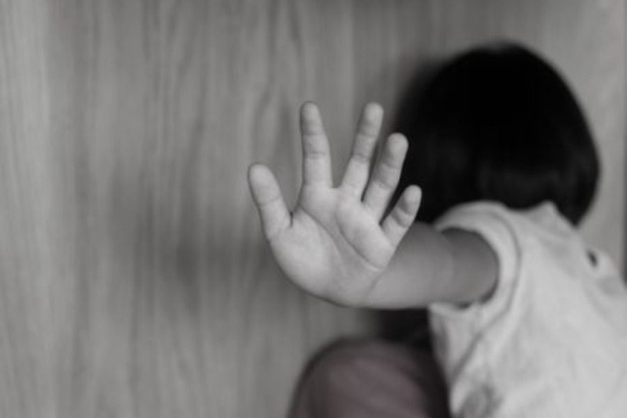 Συγγενής κακοποίησε την 8χρονη για να εξαπατήσει την οικογένεια