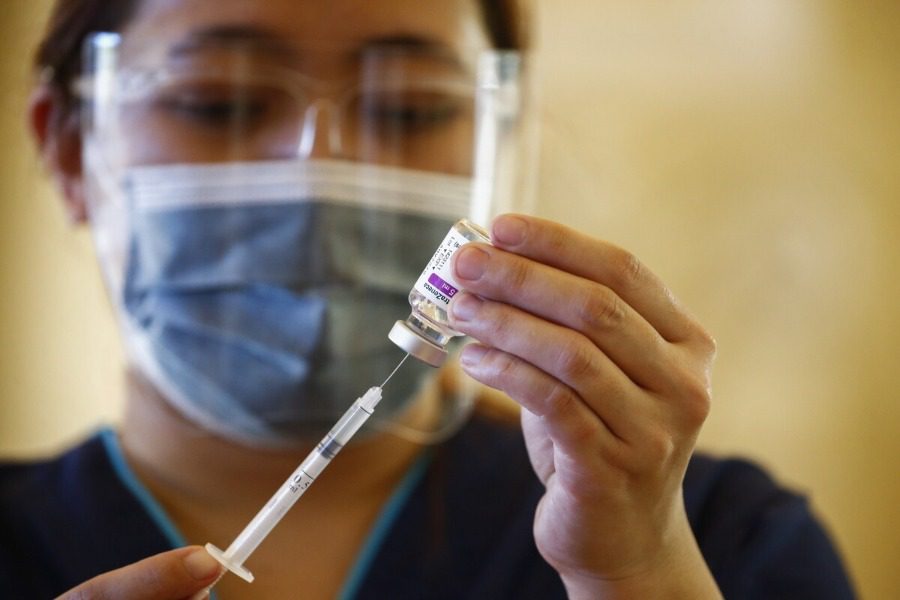 36χρονη στην Αθήνα με συμπτώματα επιπλοκών από εμβόλιο