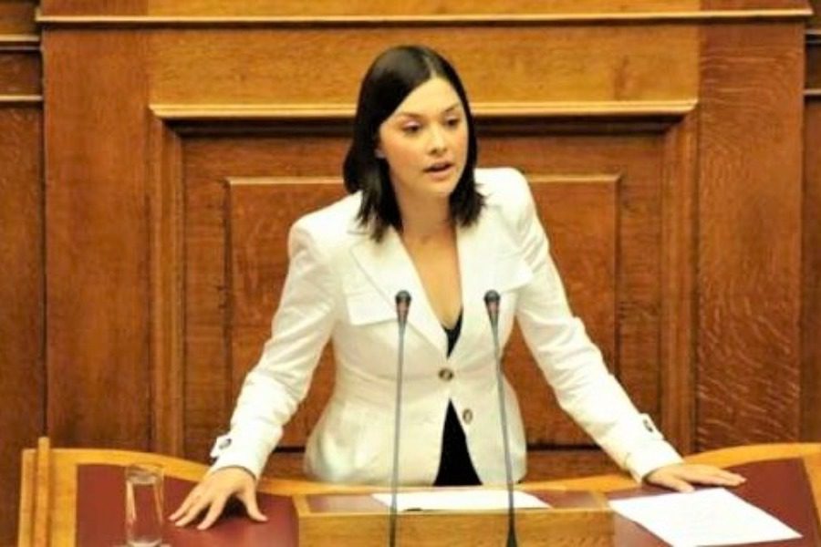 Η βουλευτής του ΚΙΝΑΛ, Νάντια Γιαννακοπούλου στη Λέσβο