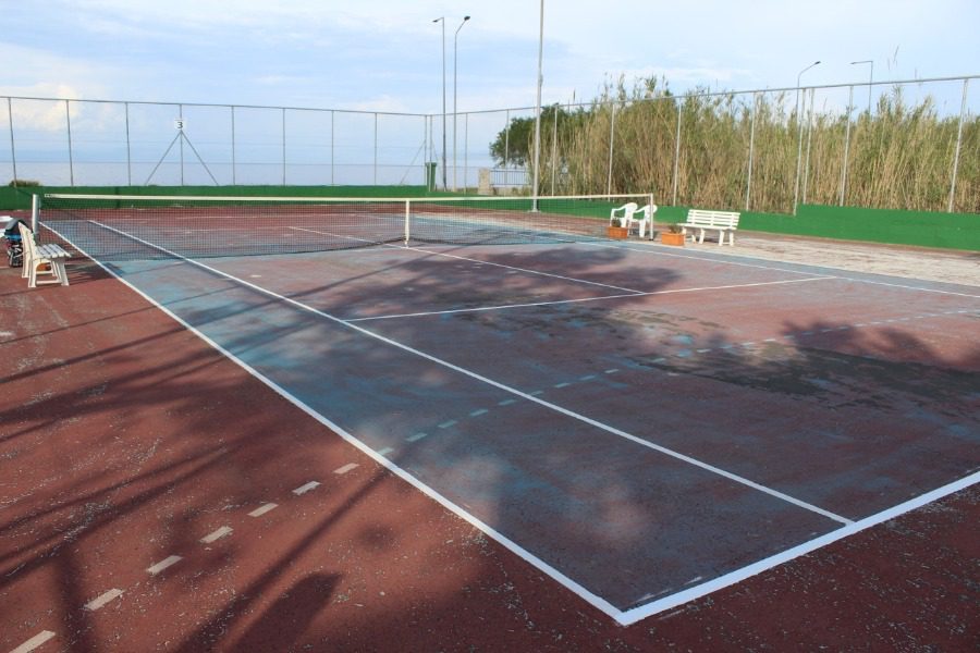 Ωραία τα γήπεδα τένις, αλλά ποιος ωφελείται;