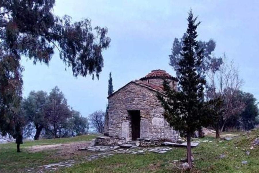 Ο άγνωστος βυζαντινός χώρος λατρείας του Ταξιάρχη στο κάτω Τρίτος
