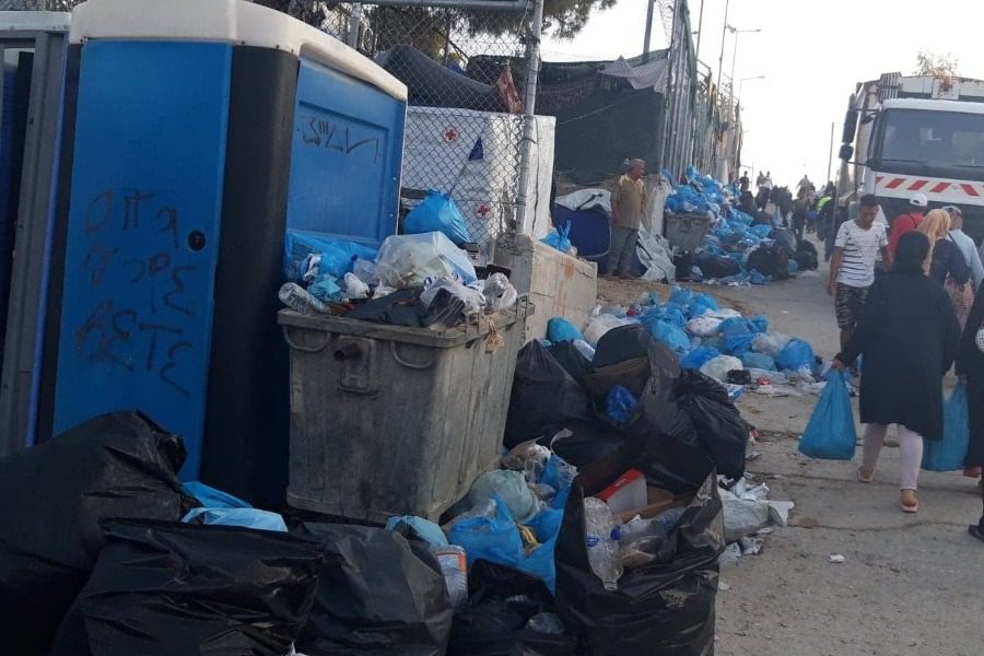 13 τόνοι σκουπιδιών στη Μόρια και 2.000 ευρώ την ημέρα!