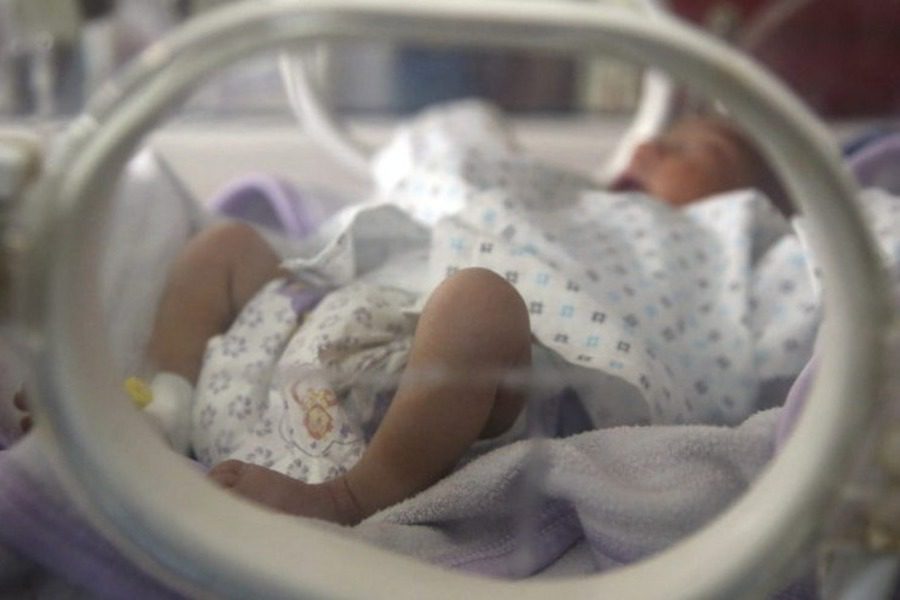 Βρέφος 10 μηνών, νοσηλεύεται με κορονοϊό στο Νοσοκομείο Μυτιλήνης