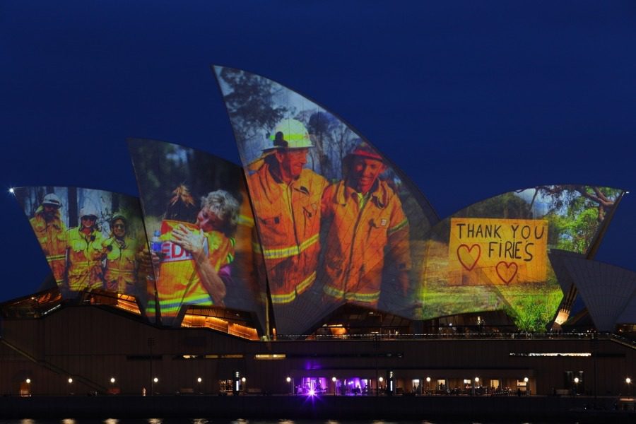Η Όπερα του Σίδνεϊ ευχαριστεί τους πυροσβέστες της Αυστραλίας 