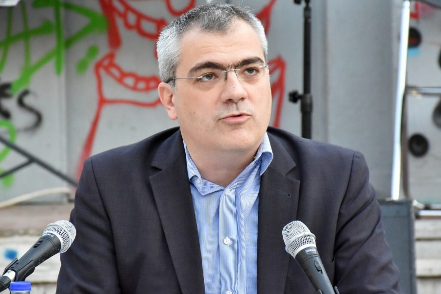 Ο ευρωβουλευτής του ΚΚΕ Κώστας Παπαδάκης στη Λέσβο 
