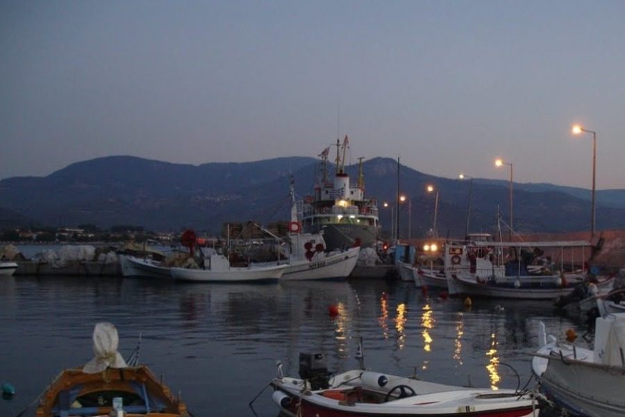 Σκάφη από την Τουρκία και στο λιμάνι της Πέτρας