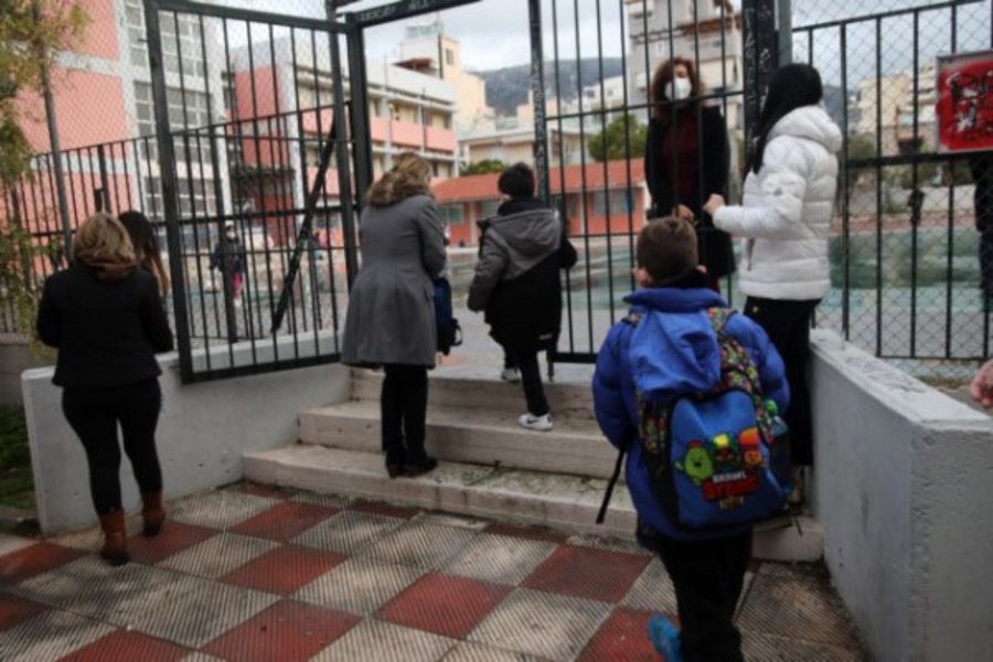 Δευτέρα με 134 νέα σχολικά κρούσματα στη Λέσβο