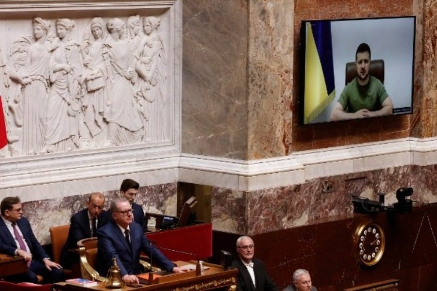 Ο Ουκρανός πρόεδρος Ζελένσκι ζητεί τη βοήθεια της Γαλλίας για να τεθεί τέλος σε αυτό τον πόλεμο