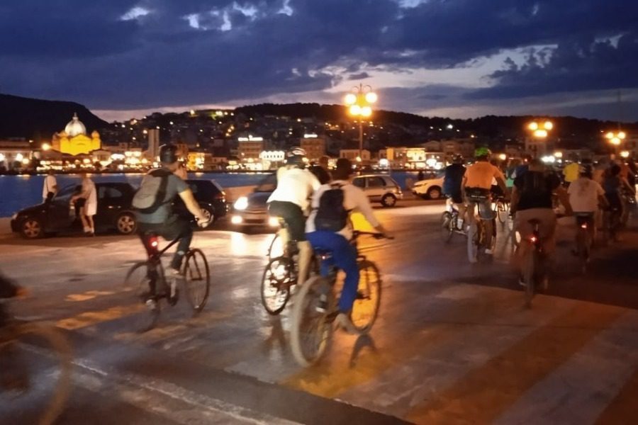 Βόλτα με ποδήλατο στη νυχτερινή Μυτιλήνη 