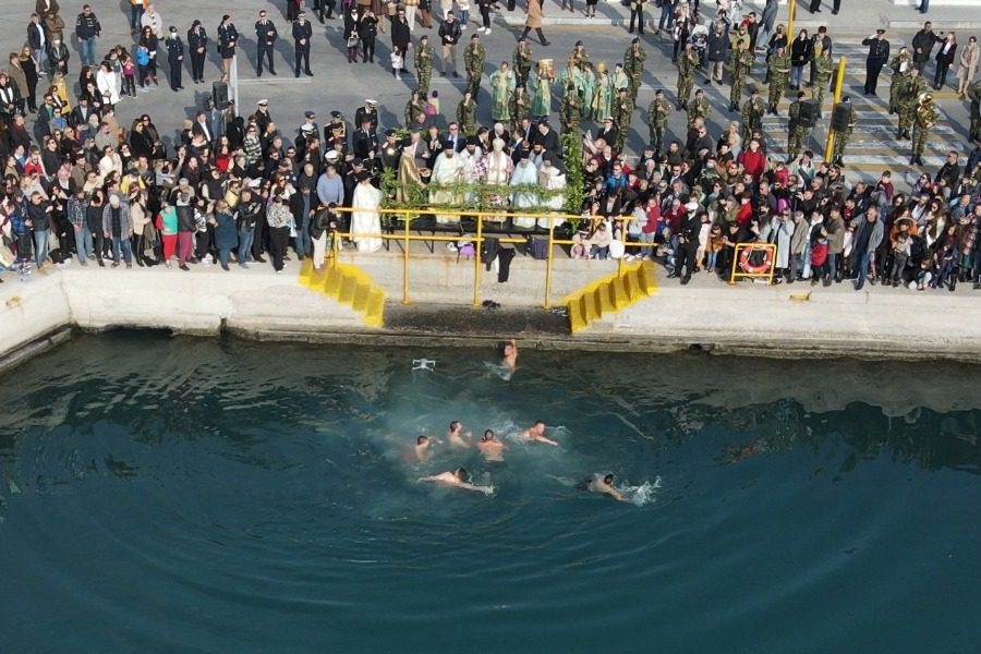 Λαμπρός ο αγιασμός των υδάτων στη Μυτιλήνη