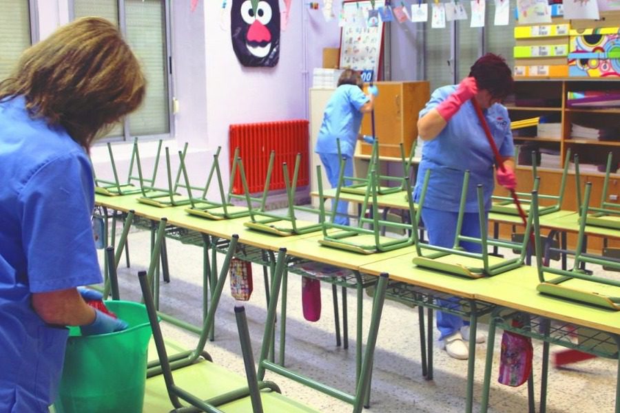 Προς τρίωρη απασχόληση καθαριστριών στα σχολεία