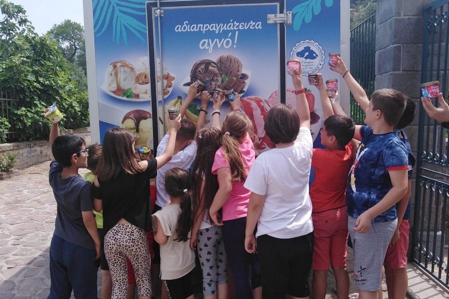 Ο Συνεταιρισμός Μεσοτόπου κερνάει παγωτό στα σχολεία της Δυτικής Λέσβου