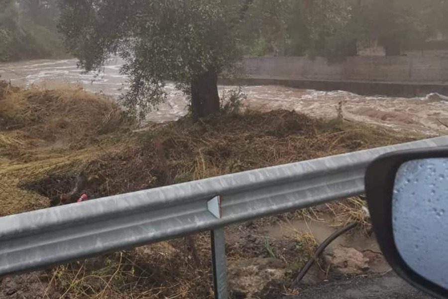 Μεγάλες πλημμύρες σε Πεδή και Ασπροπόταμο στο Μανταμάδο