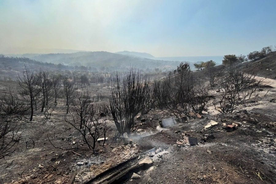 Κανένα ενεργό μέτωπο στη μεγάλη φωτιά της Λέσβου | StoNisi.gr