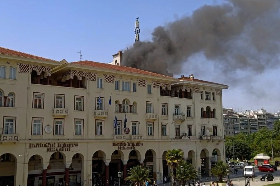 Μεγάλη φωτιά στο Επιμελητήριο της Θεσσαλονίκης 