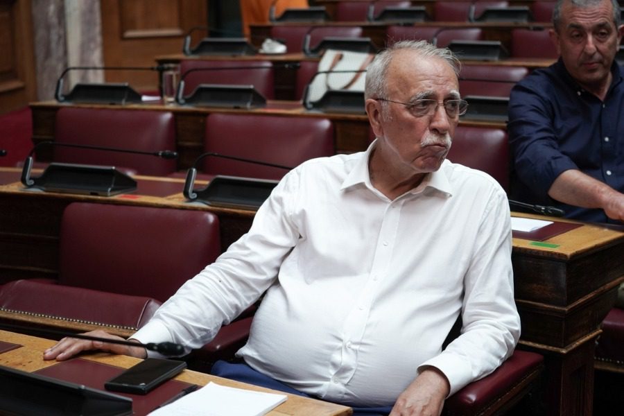 Σε τροχιά διάσπασης ο ΣΥΡΙΖΑ: Ο... Βίτσας θέλει νέο κόμμα με το όνομα «Α.Ο.Ρ.Α.»