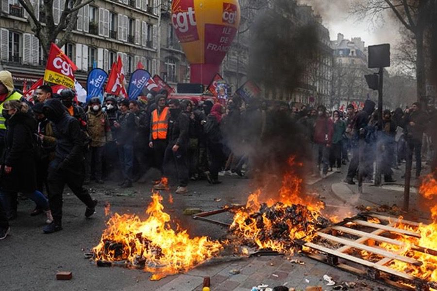 Γαλλία: Χάος με διαδηλώσεις για ακόμα ένα βράδυ