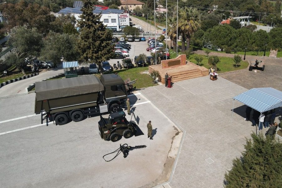 Παράδοση μηχανημάτων στο στρατό από την Περιφέρεια Βορείου Αιγαίου 
