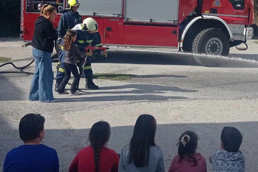 «Μικροί πυροσβέστες» στο δημοτικό σχολείο Παναγιούδας