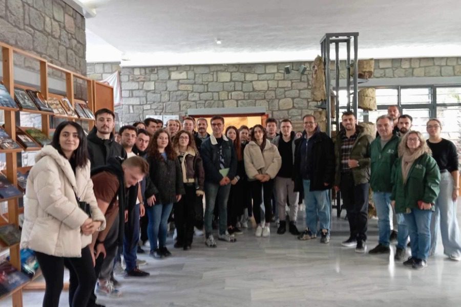 Φοιτητές από την Τουρκία στο Απολιθωμένο Δάσος Λέσβου