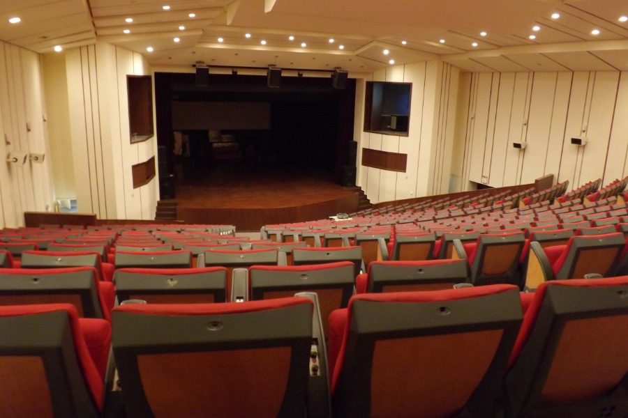 Δεν «χώρεσαν» 42 χορευτές στην εκδήλωση του Δημοτικού Θεάτρου Μυτιλήνης