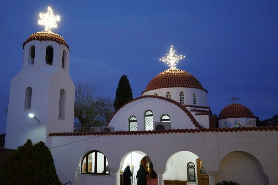 Φιλοξενία προσκυνητών στους ξενώνες της Ιεράς Μονής Αγίου Ραφαήλ