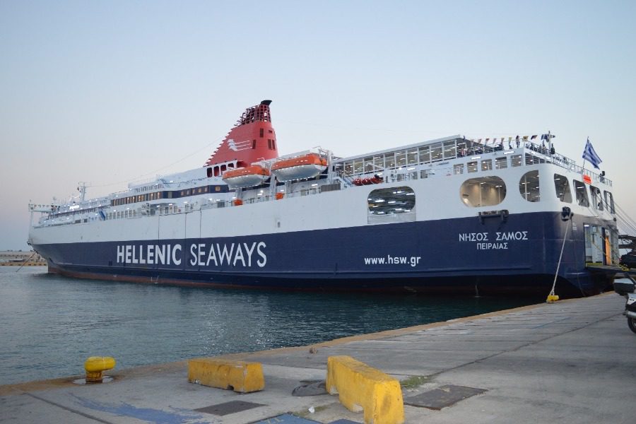 Eλαφριά πρόσκρουση του ΝΗΣΟΣ ΣΑΜΟΣ στο λιμάνι της Χίου