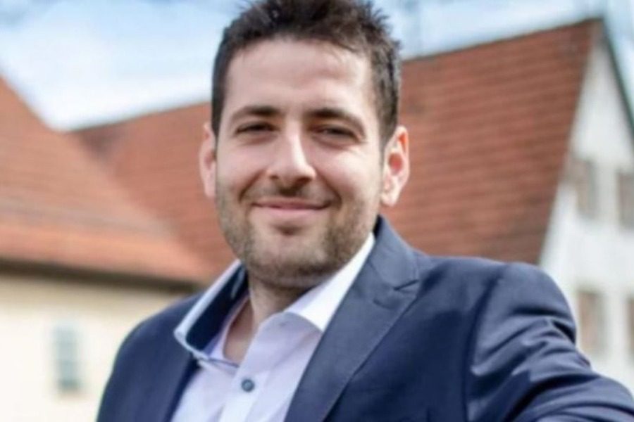 Σύριος πρόσφυγας έφυγε από τη Λέσβο και έγινε δήμαρχος στη Γερμανία 