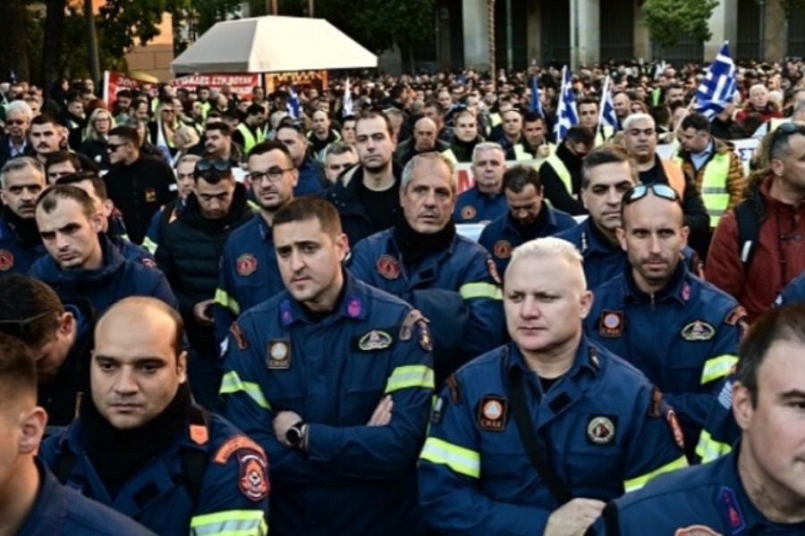 Στη διαμαρτυρία των ένστολων η Ένωση Πυροσβεστικών Υπαλλήλων Βορείου Αιγαίου