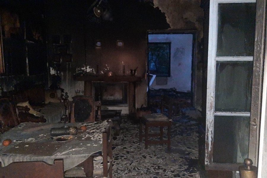 Πώς διέσωσαν οι πυροσβέστες την 85χρονη και τη μονοκατοικία στα Πάμφιλα