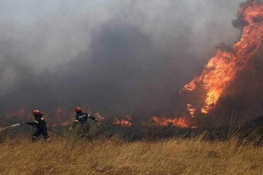 Φωτιά στην Εύβοια: Εκκενώνεται το χωριό Ποτάμι της Καρύστου