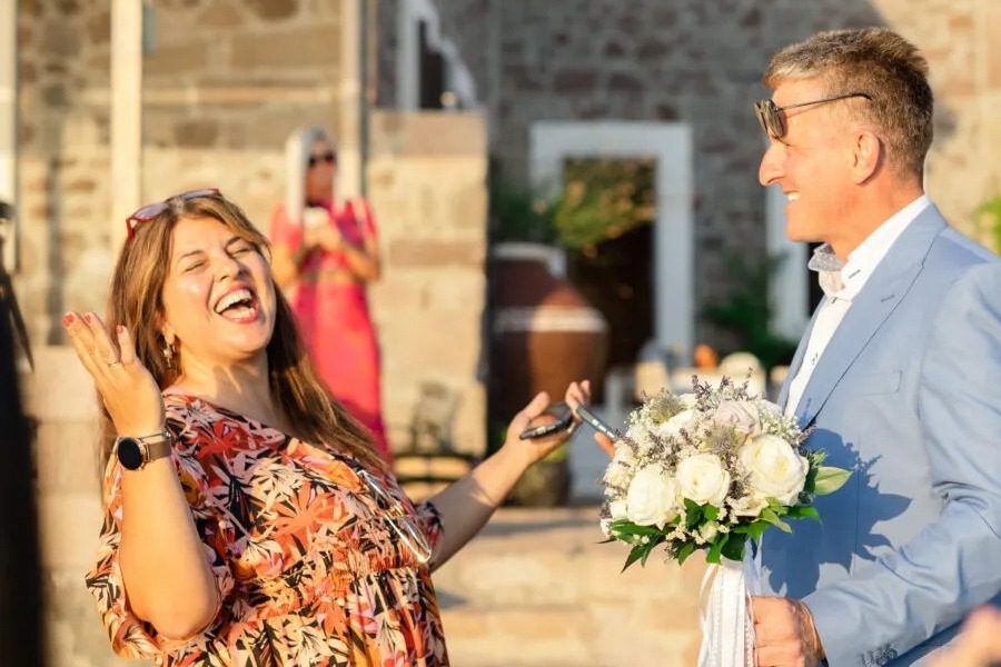 Αφησε την Αθήνα για να φέρει την άνθιση του γαμήλιου τουρισμού στη Λέσβο