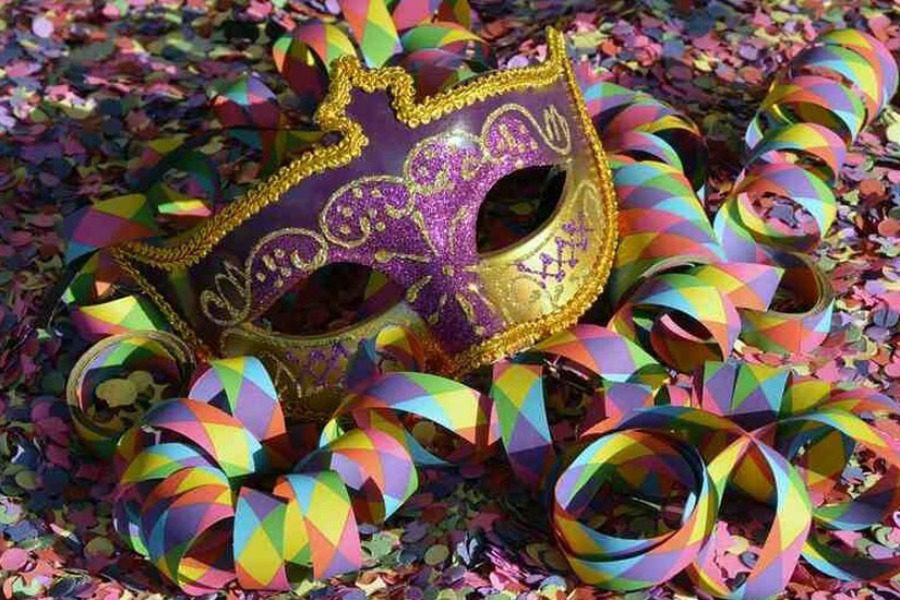 Τρελό κέφι και ξεφάντωμα στο Καρναβάλι του Πλωμαρίου