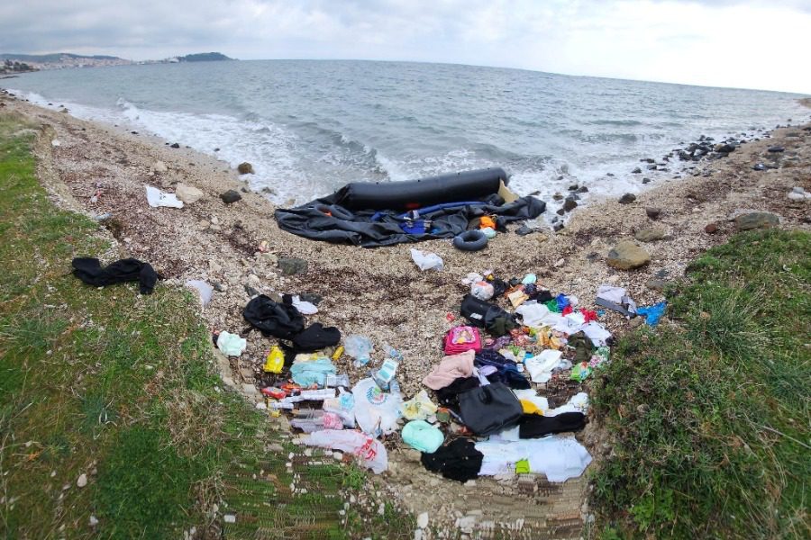 Βάρκα με 17 μετανάστες και πρόσφυγες στη Βαρειά