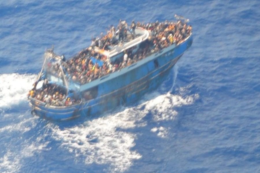 Ναυάγιο στην Πύλο: Ψάχνουν από αέρα και θάλασσα για τυχόν επιζώντες