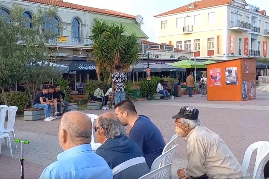 Έκλεισε το εκλογικό περίπτερο του ΣΥΡΙΖΑ στην πλατεία Σαπφούς 