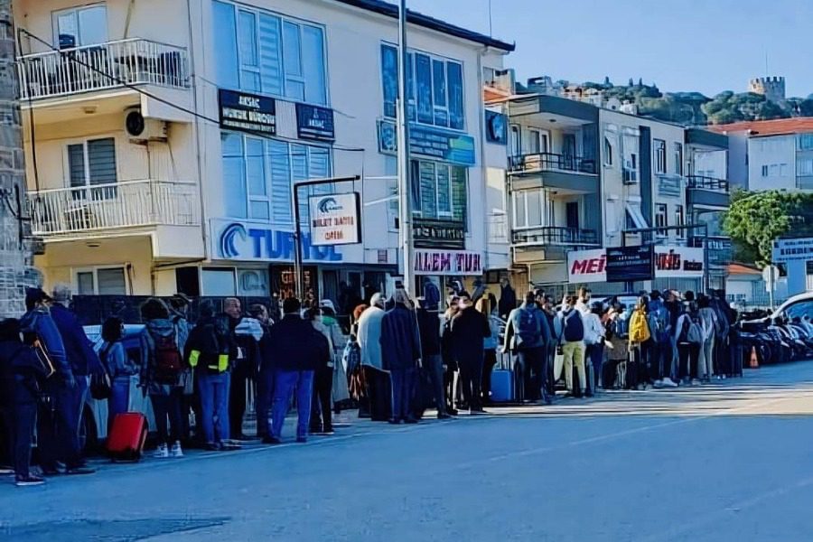 Κοσμοσυρροή Τούρκων επισκεπτών στη Λέσβο