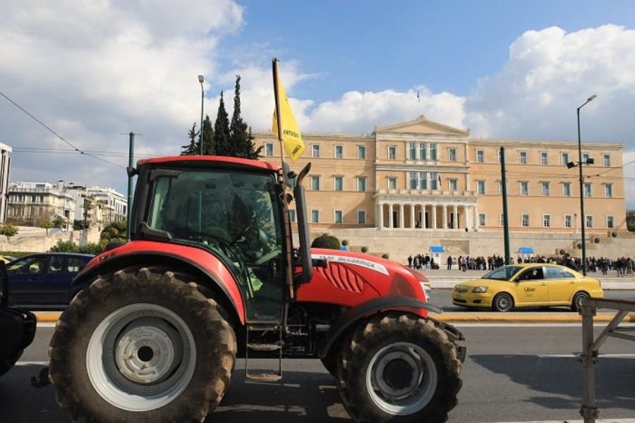 Πάνω από 200 τρακτέρ στο Σύνταγμα, παραλύει η Αθήνα 