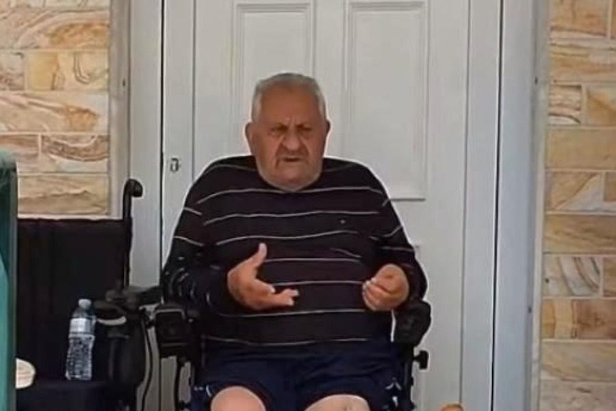 Στη βεράντα του σπιτιού που έχασε σε πλειστηριασμό μένει ο 81χρονος