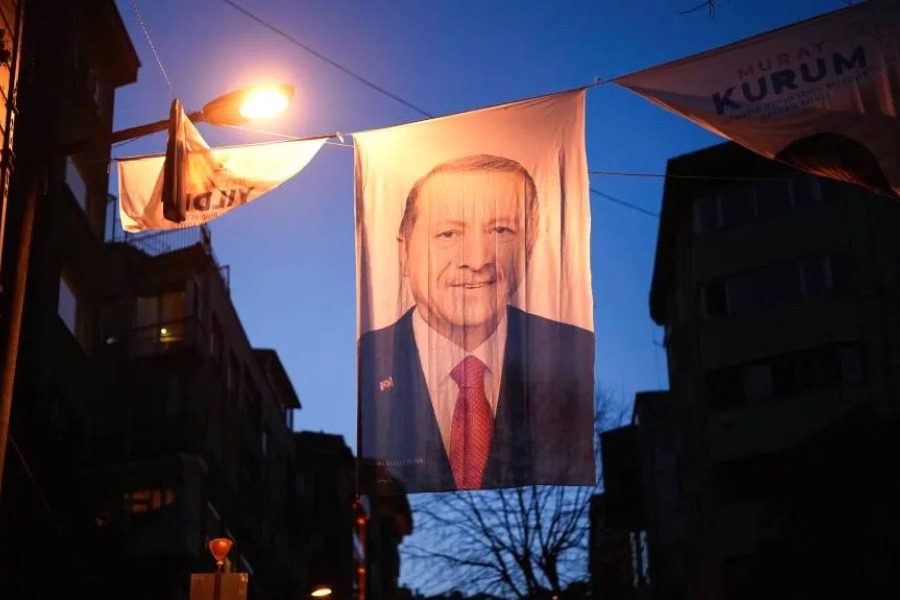 Ανοιξαν οι κάλπες για τις δημοτικές εκλογές στην Τουρκία